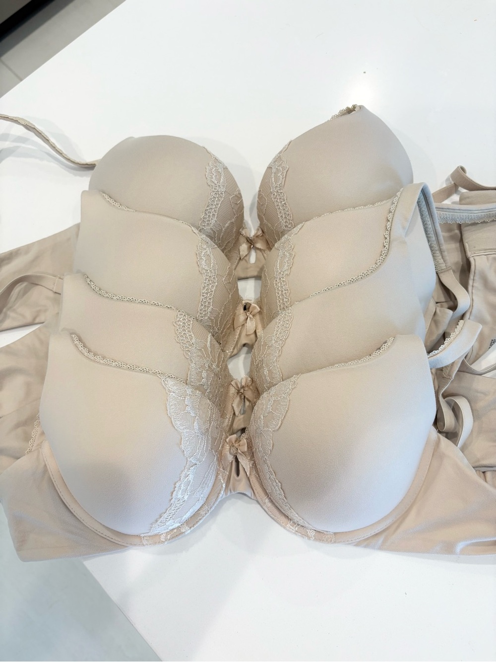 (4) Pack Bundle Victoria’s Secret Body by Victoria Perfect Coverage Bra 34D